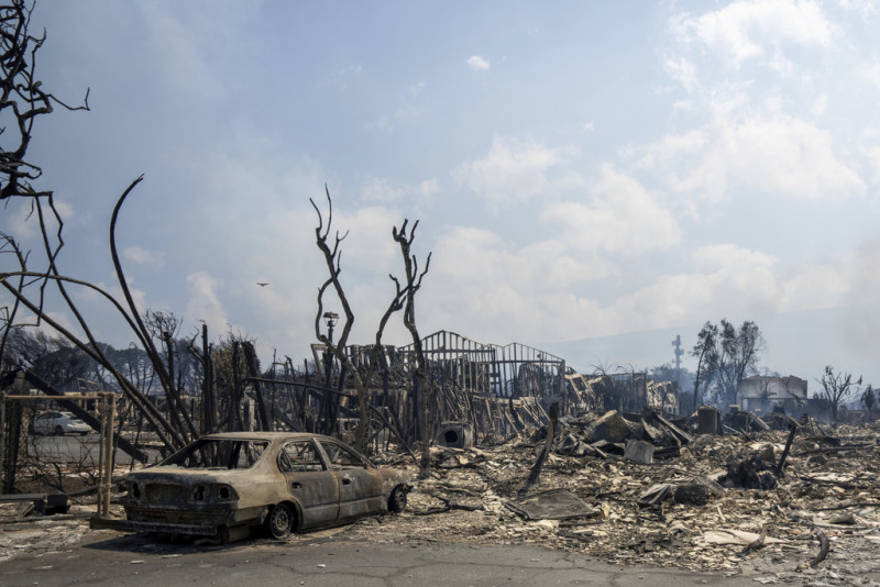Los restos de un incendio forestal se ven el miércoles 9 de agosto de 2023 en Lahaina, Hawái.