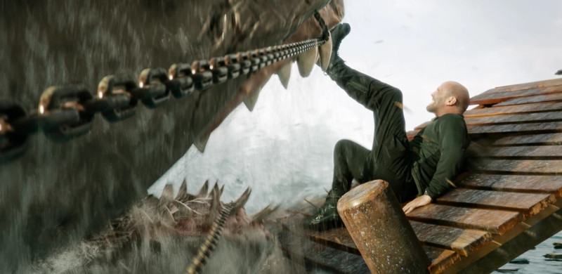 Jason Statham en una escena de "Meg 2: The Trench", que se exhibe en los cines dominicanos.