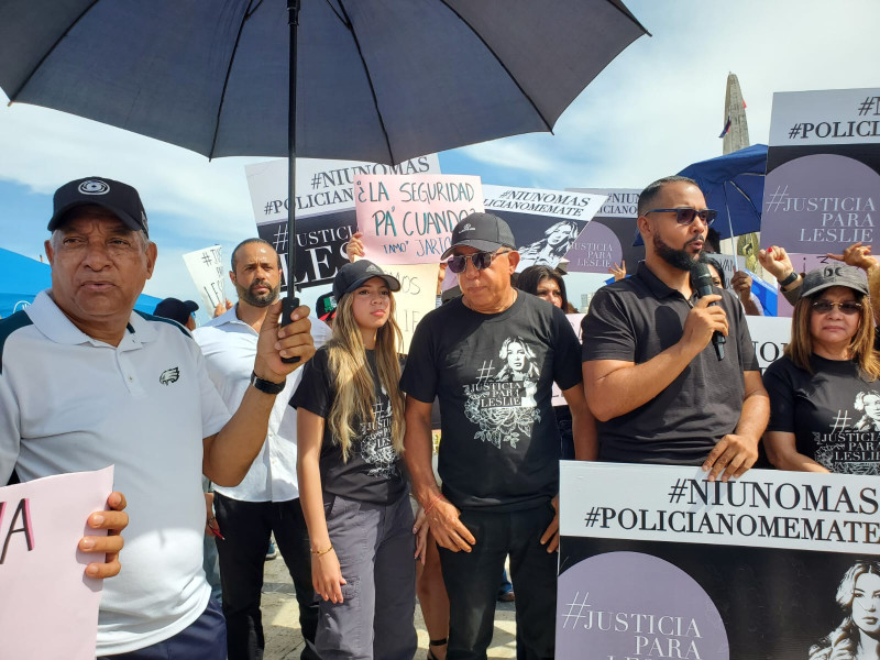 Familiares de Leslie Rosado piden justicia por su muerte.