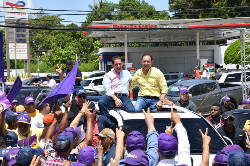 El precandidato presidencial del PLD, Abel Martínez, durante una marcha proselitista.