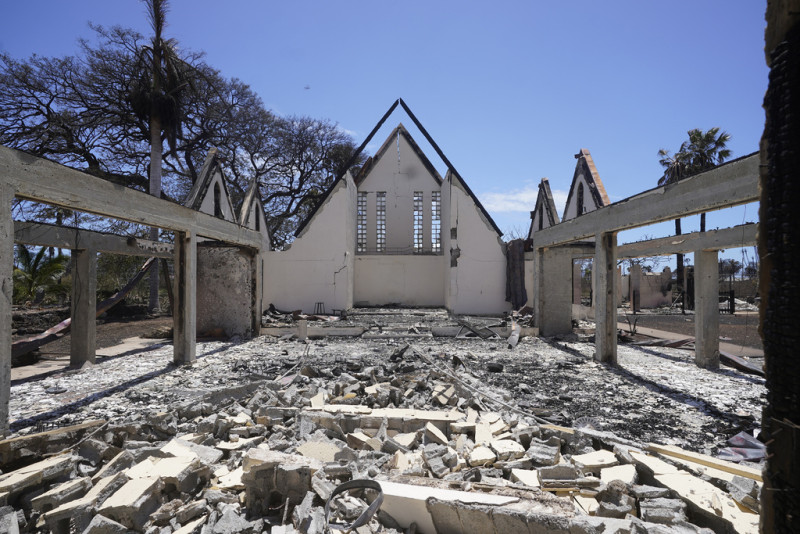 La iglesia Waiola destruida se muestra después de un incendio forestal, el viernes 11 de agosto de 2023, en Lahaina, Hawái.