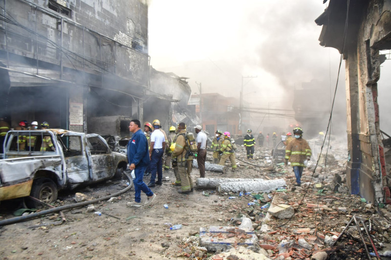 Fuerza del orden trabajan en explosión en San Cristóbal