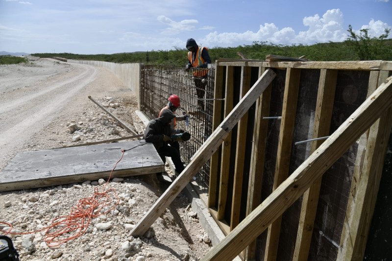 El muro que construye República Dominicana en su línea fronteriza con Haití