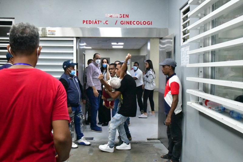 Una persona es llevada de emergencia al Hospital Juan Pablo Pina