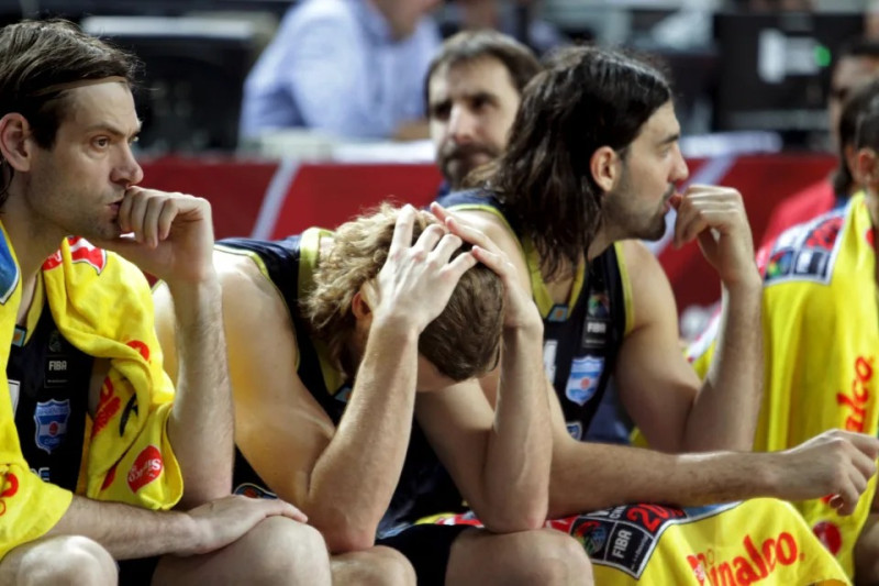 Fabricio Oberto, Walter Herrmann y Luis Scola, integrantes de la generación dorada del baloncesto argentino.