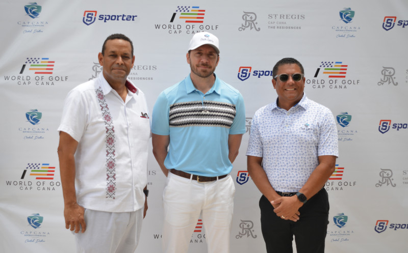 Los señores Víctor Dumé, Troy Henson y Alexis Santana dieron detalles del evento de golf.