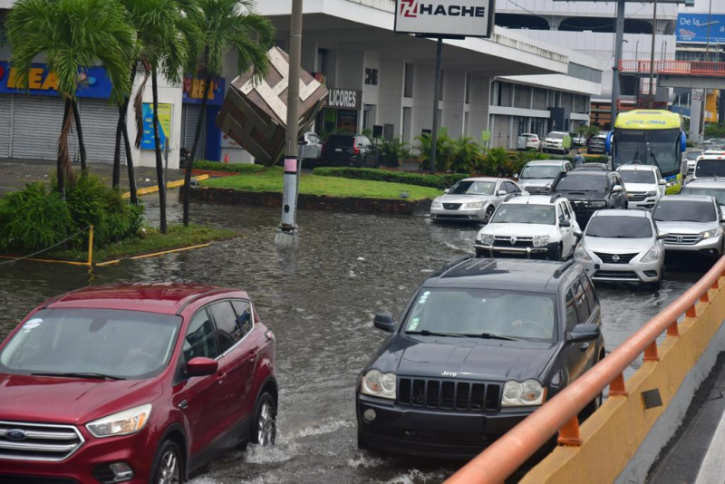 Calles del Gran Santo Domingo previo a la llegada de la tormenta Franklin