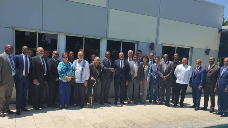La delegación keniana aseguró al Gobierno que comprende las demandas haitianas y la urgencia de poner fin a esta situación que paraliza el funcionamiento del país y pone en peligro el futuro de sus ciudadanos.