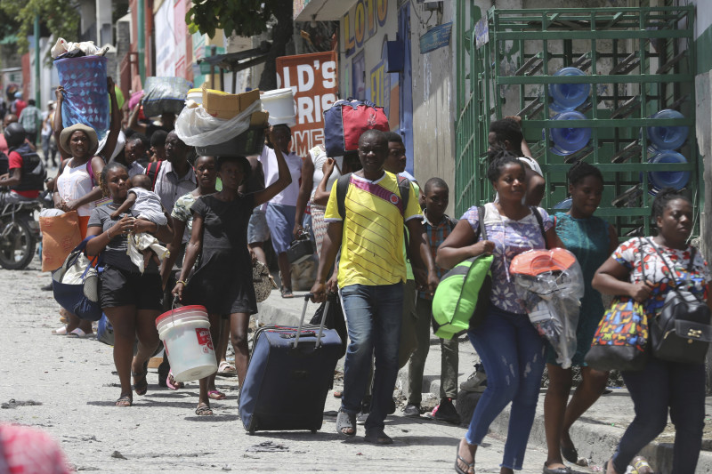Las familias desplazadas en Haití carecen de cuidado especial para enfermos mentales, apoyo psicosocial, alimentos y accesorios; kits de higiene, limpieza externa e interna, y duchas para proteger la privacidad de mujeres y niñas.