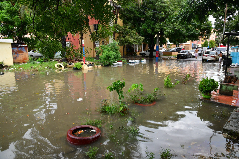 Calles de la Capital resultaron inundadas ayer debido a las lluvias asociadas a la tormenta tropical Franklin.