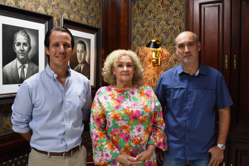 Antonio Ramos Barletta, coordinador de Educación Ambiental y Conservación de la fundación Propagás; Yvonne Arias, coordinadora del Encuentro Verde, y Pedro Cano.