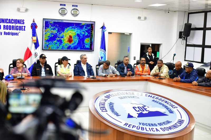El presidente Luis Abinader encabezó la última rueda de prensa de este miércoles dada desde el COE