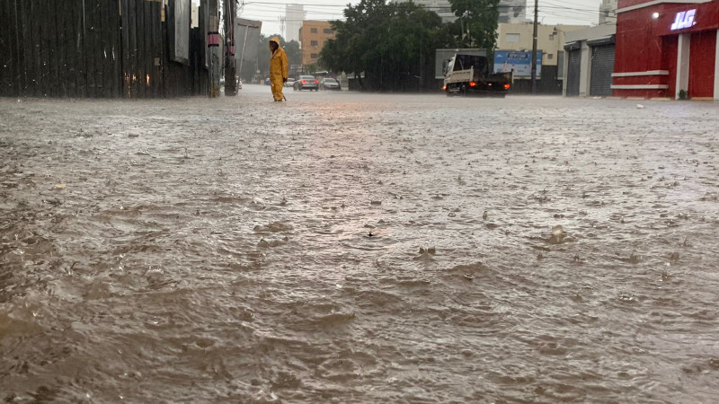 Inundaciones urbanas se registraron en diferentes lugares de la capital.