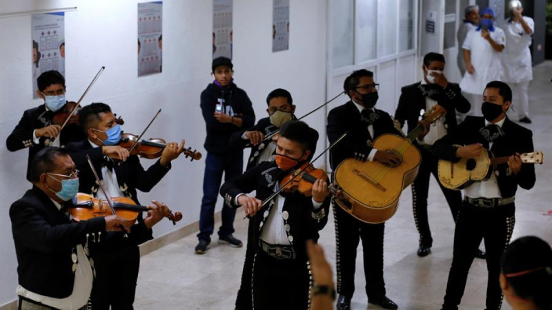 México busca nuevas voces para llenar la ausencia de los grandes cantantes de mariachi.