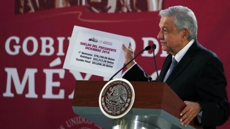 “Es muy retrógrada, es medieval, es de la inquisición destruir libros”, denunció López Obrador, cuyo gobierno enmarca las guías en la “Nueva Escuela Mexicana”, enfoque que propone reconocer la diversidad del país.