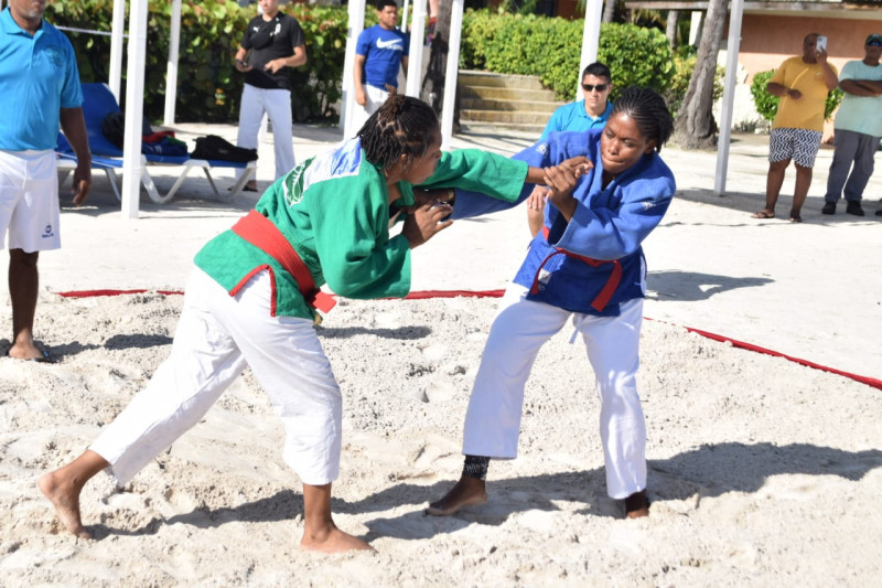 La dominicana Juana Morbal durante su combate contra Yvrose Timeris en la categoría femenino.