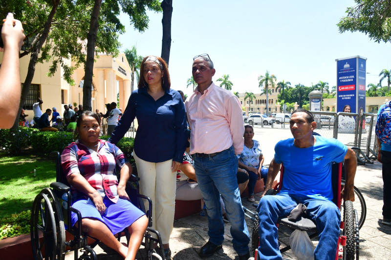 Personas con discapacidades se congregaron frente al Palacio Nacional