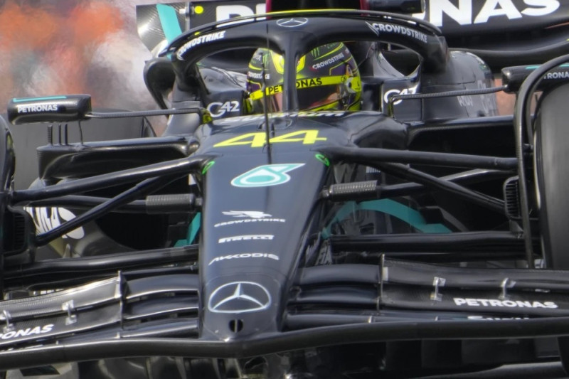 El piloto británico  Lewis Hamilton, de Mercedes-AMG Petronas, durante la primera sesión de prácticas de cara al Gran Premio de Holanda, el viernes 25 de agosto.