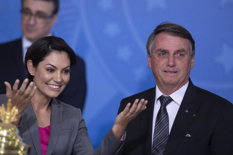 El expresidente brasileño Jair Bolsonaro y su esposa Michelle permanecieron en silencio este jueves ante la policía.