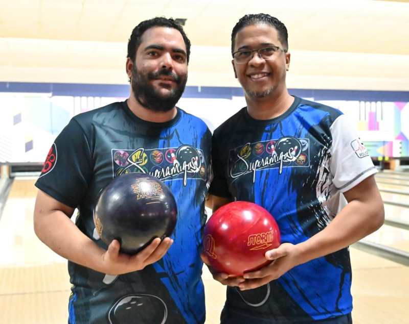 Marino Fernández y Willy Javier, campeones en dobles del Torneo Internacional del Sebelen Bowling Center.