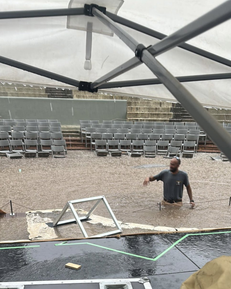 La lluvia inunda Teatro Romano y obliga a cancelar concierto de Juanes