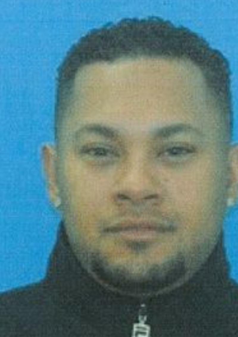 Felix M. Arias Cruz es buscado por las autoridades de Estados Unidos por posesión de cocaína e intento de distribución de esta.