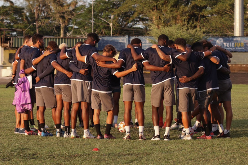 Integrantes del equipo del Cibao FC se concentran durante un entrenamiento.