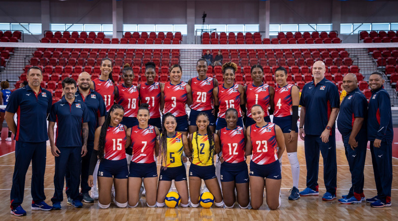 Integrantes del equipo dominicano de voleibol femenino que retuvo la corona de campeón del Torneo Continental Norceca al vencer en la final a Estados Unidos.