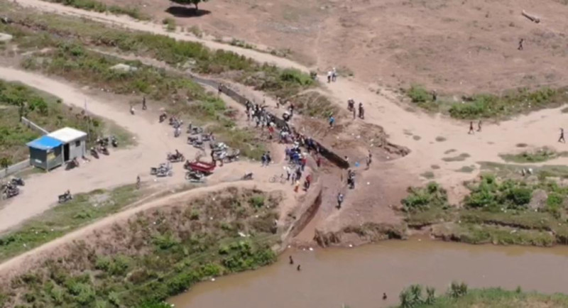 Tras Cierre De Frontera Haitianos Sellan El Paso De Agua En Río Masacre 1076