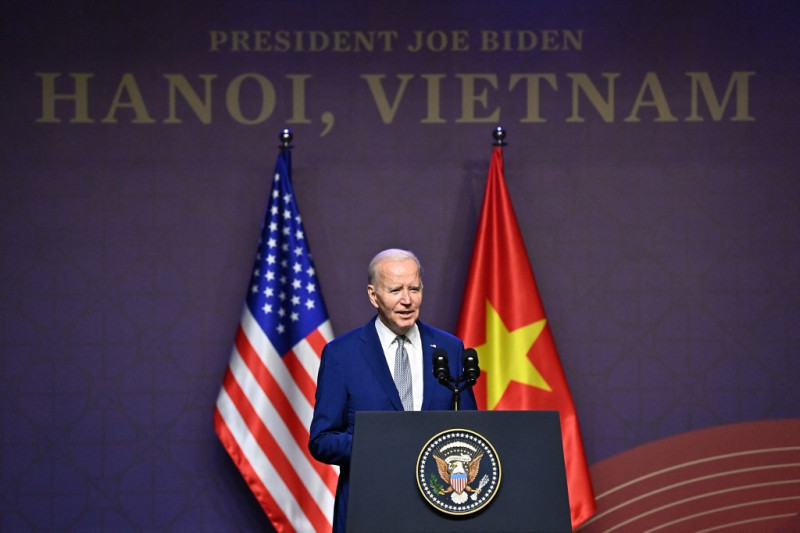 El presidente estadounidense, Joe Biden, ofrece una conferencia de prensa en Hanoi el 10 de septiembre de 2023, el primer día de una visita a Vietnam.
