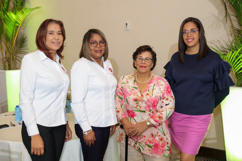 Isaura Chalas, Gilda Martnez, Gisela Eusebio y Judith Zarzuela.