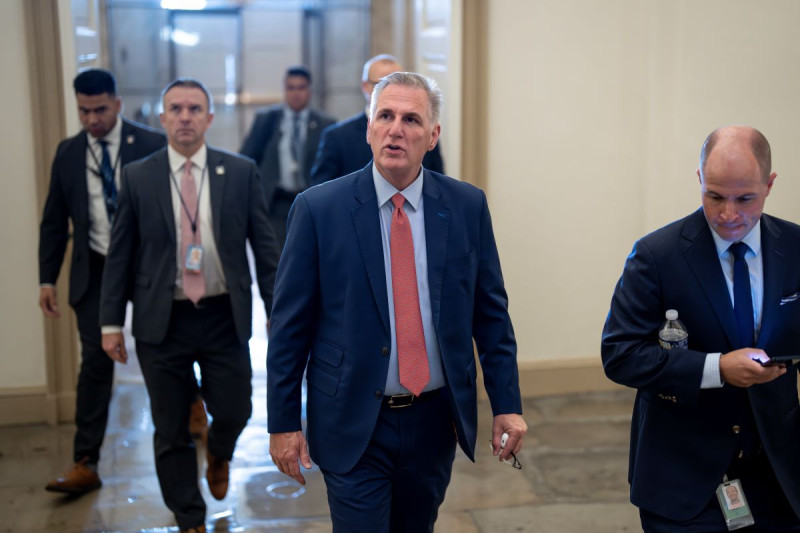 El presidente de la Cámara de Representantes, el republicano Kevin McCarthy, arriba al Capitolio en Washington, ayer.
