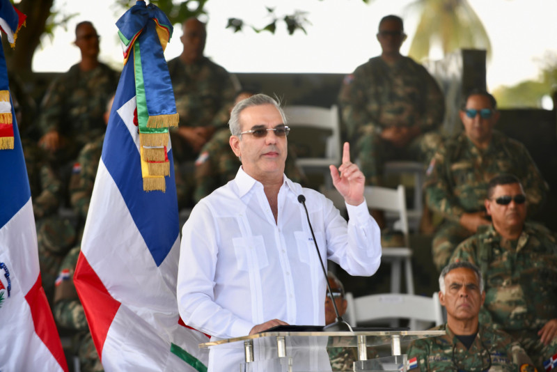 Presidente Luis Abinader en el Campamento Militar 16 de Agosto.