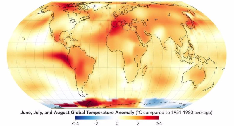 Este mapa muestra las anomalías de la temperatura global para el verano meteorológico de 2023 (junio, julio y agosto). Muestra cuánto más cálidas o más frías fueron las diferentes regiones de la Tierra en comparación con el promedio de referencia de 1951.
