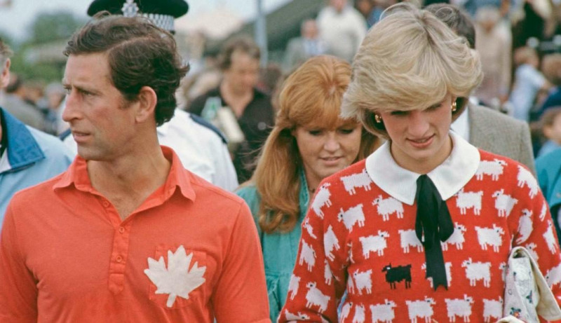 El suéter de ovejas de la princesa Diana vendido por USD 1,1 millones en subasta.
