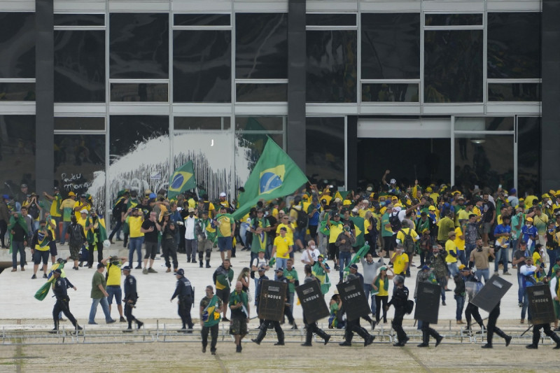 Foto del asalto a los edificios de gobierno en Brasilia el 8 de enero de 2023.