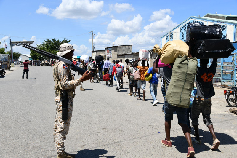 El cierre de la frontera con Haití ya comienza a sentirse en las actividades comerciales.