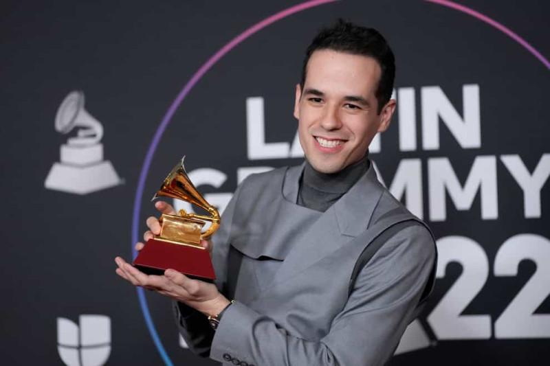 El compositor y productor mexicoamericano Edgar Barrera es el más nominado de la edición 2023 de los Latin Grammy con 13 nominaciones. (John Locher/Invision/AP)
