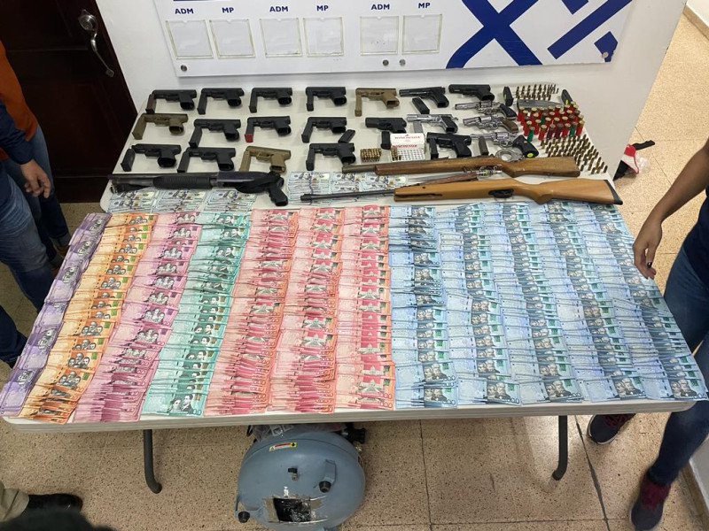 Dinero y armas desarticulados durante allanamientos