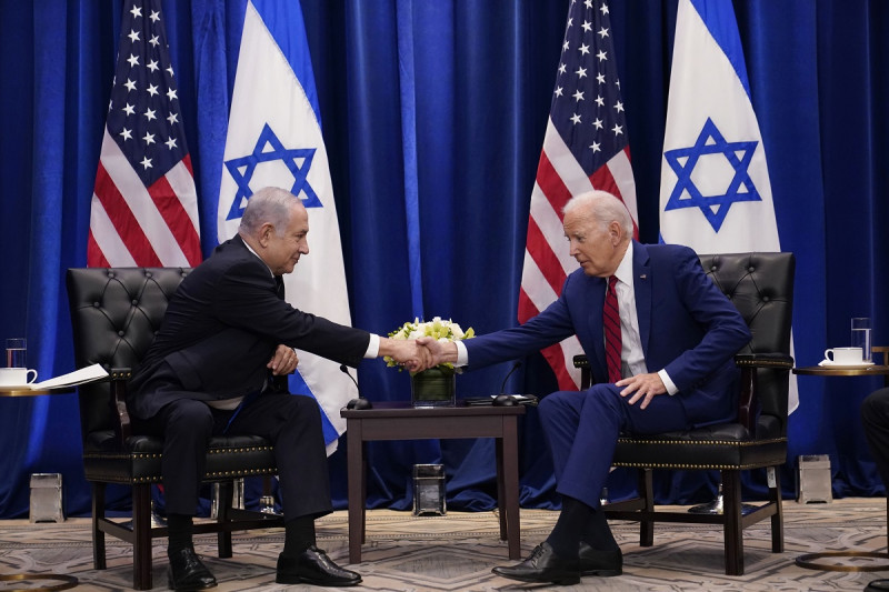 El presidente estadounidense Joe Biden se reúne con el primer ministro israelí Benjamin Netanyahu en Nueva York, ayer miércoles.