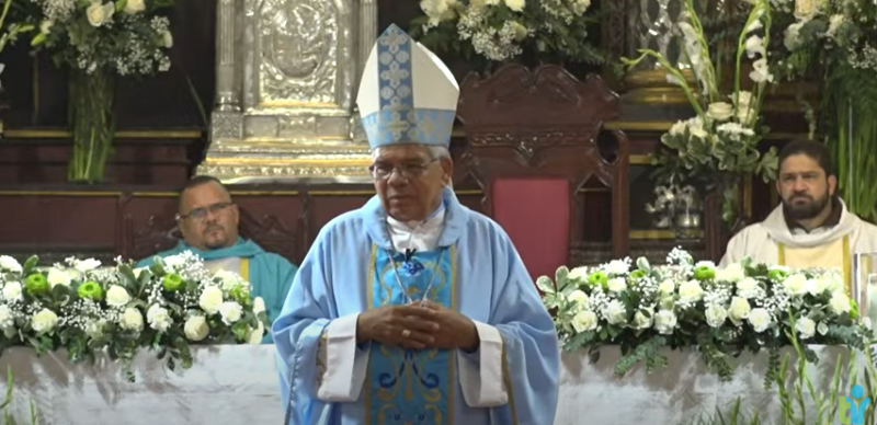 El arzobispo de Santo Domingo, monseñor Francisco Ozoria Acosta, habla ayer durante la homilía en el Día de la Virgen de Las Mercedes.