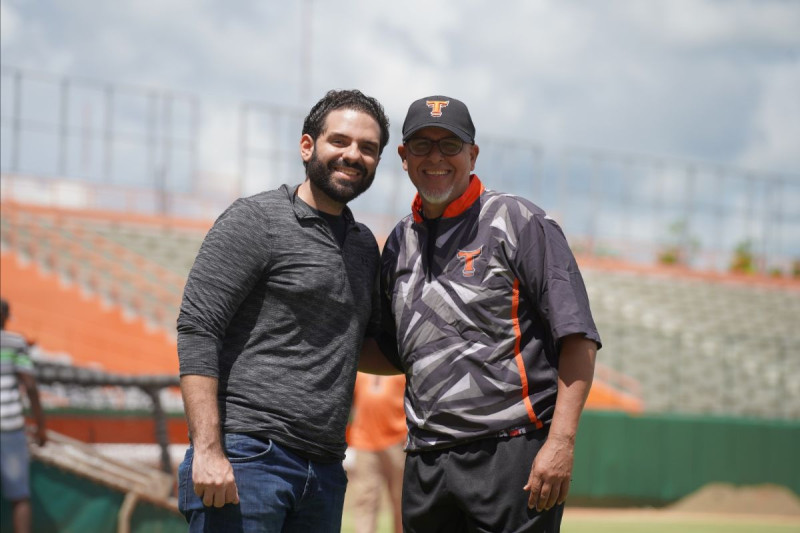 Jesús Mejía, gerente general, y Lino Rivera, manager de los Toros del Este.