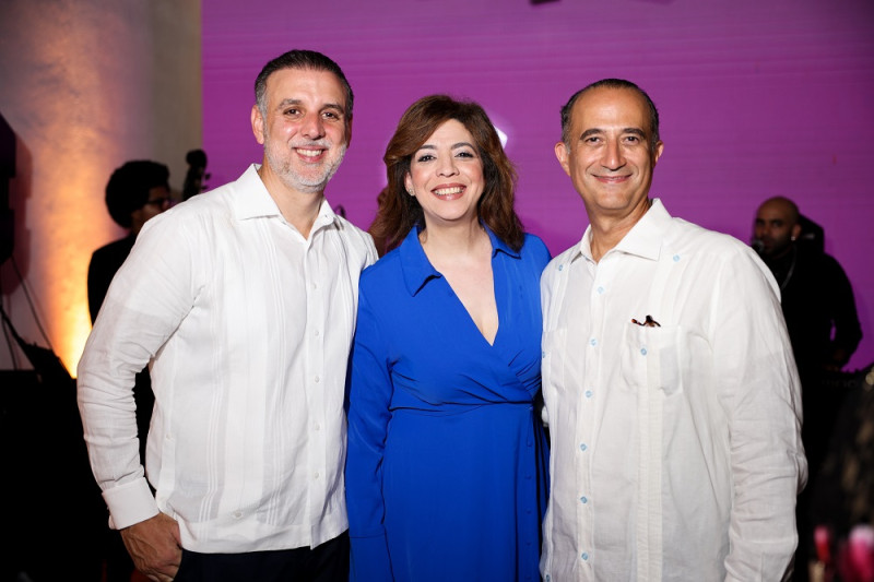 Yamil Isaías, Ángela Suazo y Héctor Garrido