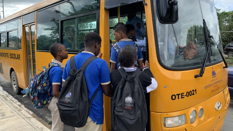 El transporte escolar ya se aplica en Santo Domingo Oeste, Monte Plata y San Cristóbal.
