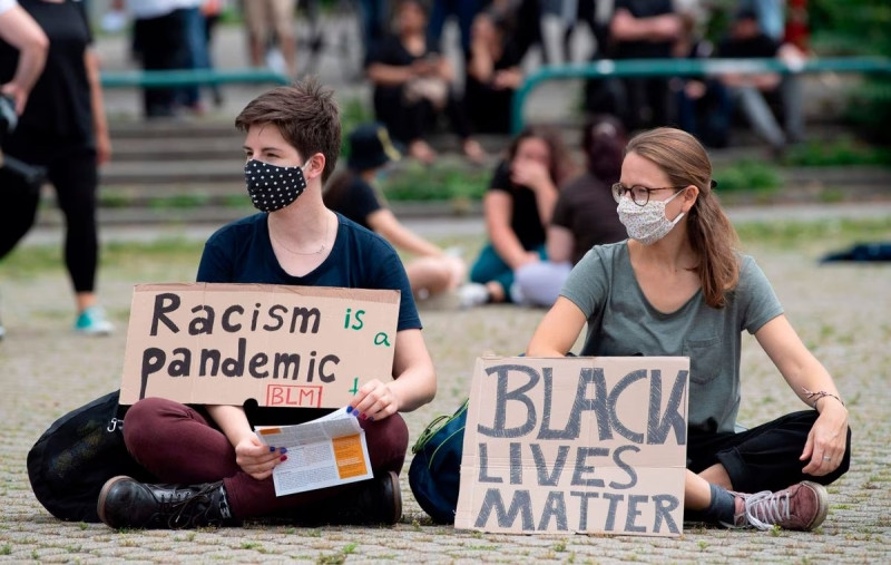 Imagen de una protesta contra el racismo en Stuttgart, al sur de Alemania.