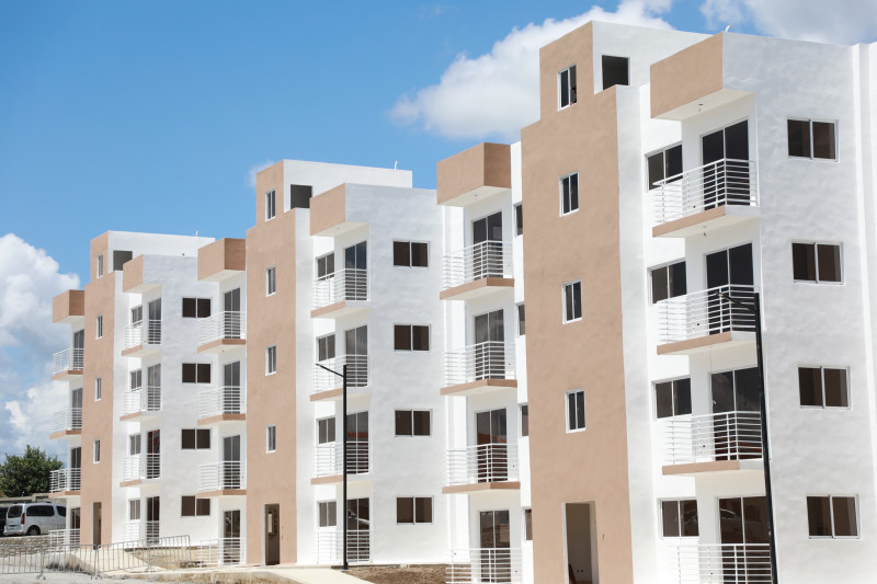 Edificios de apartamentos inaugurados ayer en Los Alcarrizos.