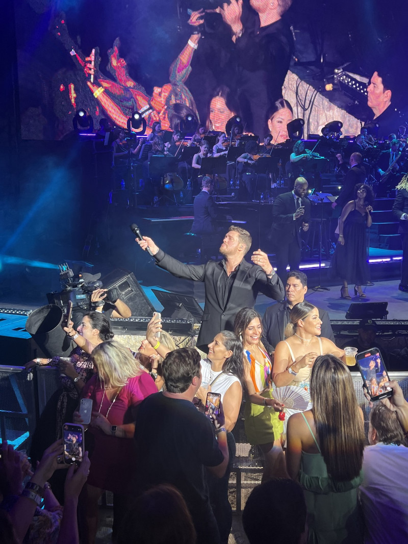 Michael Bublé se entregó al público dominicano durante su concierto en Altos de Chavón.