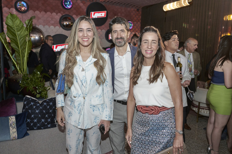 Anabelle Frías de Carbuccia, Alexander Elías y Patricia Lluberes.