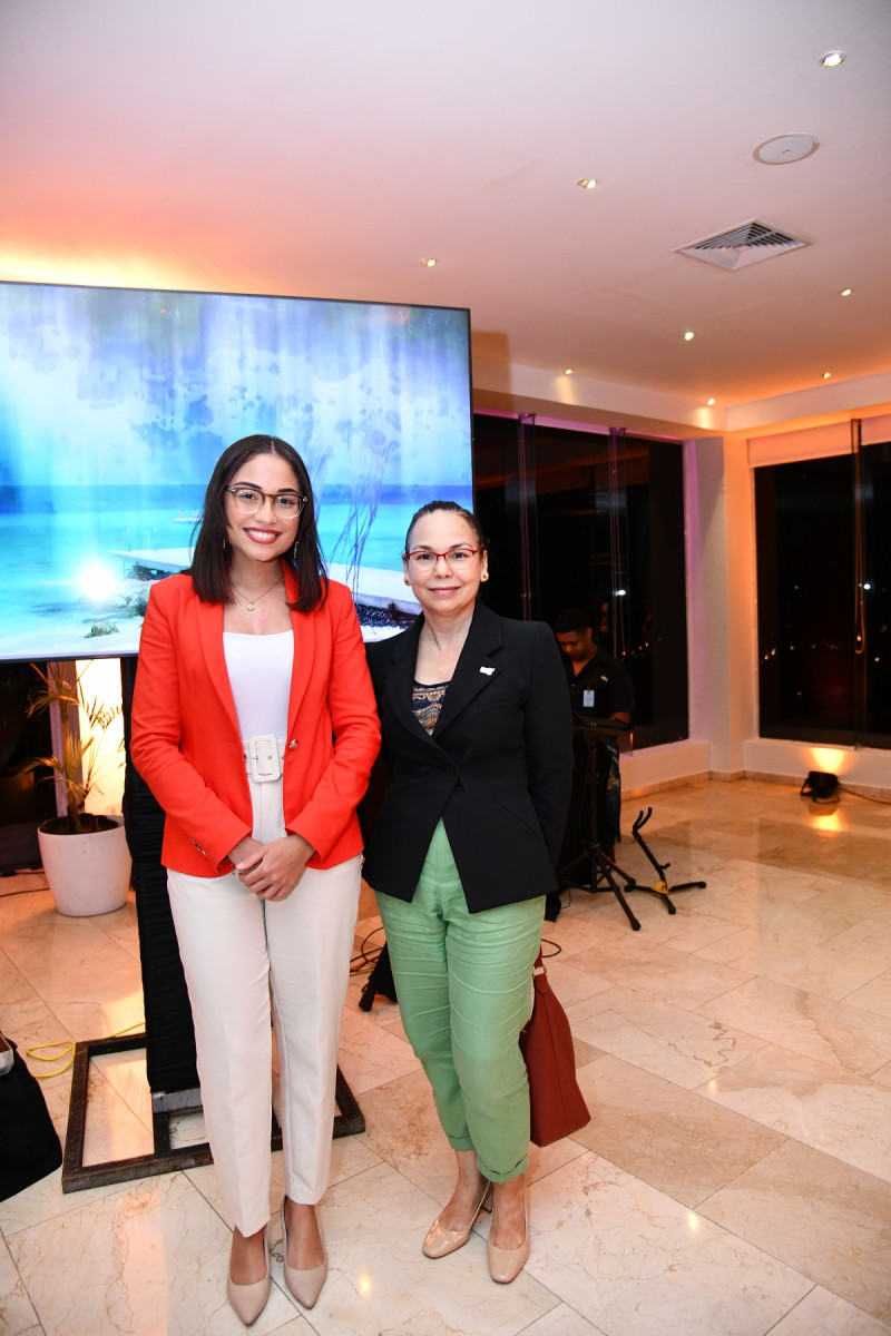 Madeline Reynoso y Fabeth Martínez.