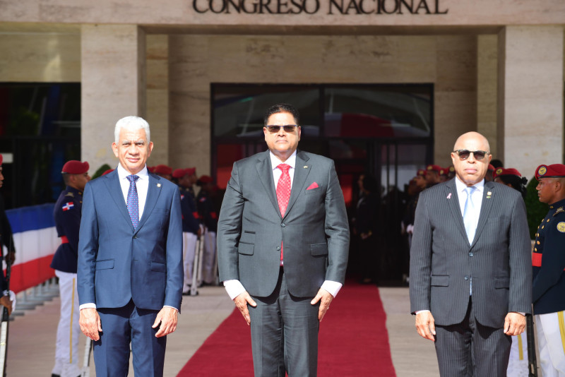 El mandatario de Surinam, Chandrikapersad Santokhi fue recibido por el presidente de la Cámara de Diputados, Alfredo Pacheco, y del Senado, Ricardo Santos